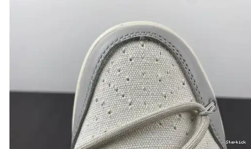 42 DM1602-117 Dunk Low Nike O-W Lot 0426